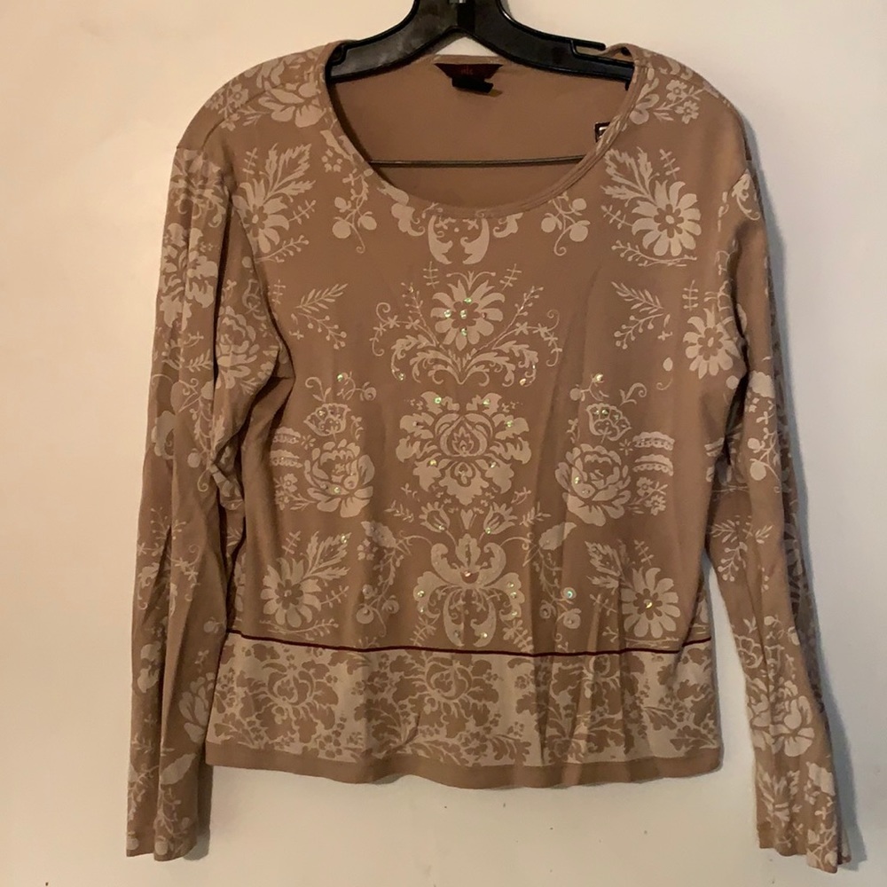 $5!🚫MUST BUNDLE (3) $5 ITEMS TO GET DISCOUNT! 🚫 CuteTop with Sequins & Beads!